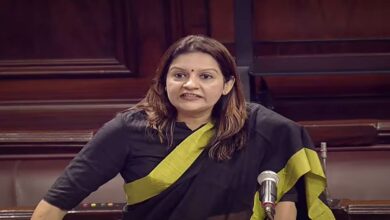 Shiv sena (ubt) mp priyanka chaturvedi