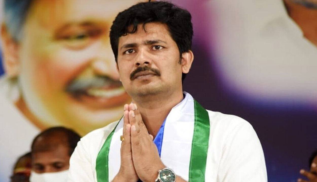 Ysrcp mp maddila gurumoorthy