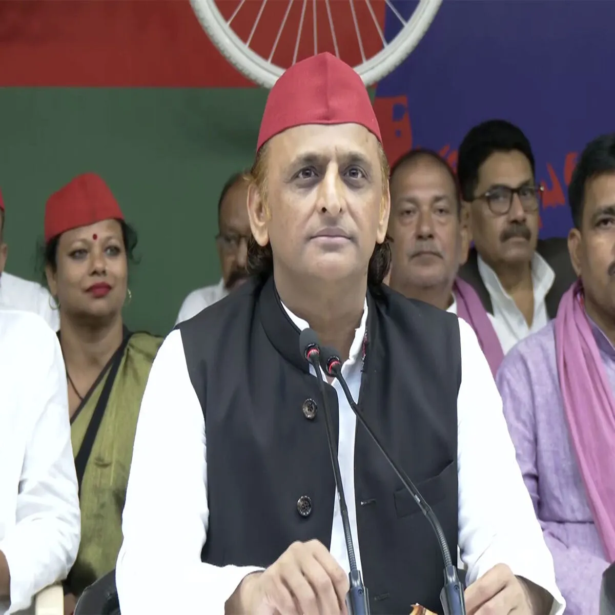 Samajwadiparty akhilesh yadav dismisses split claims